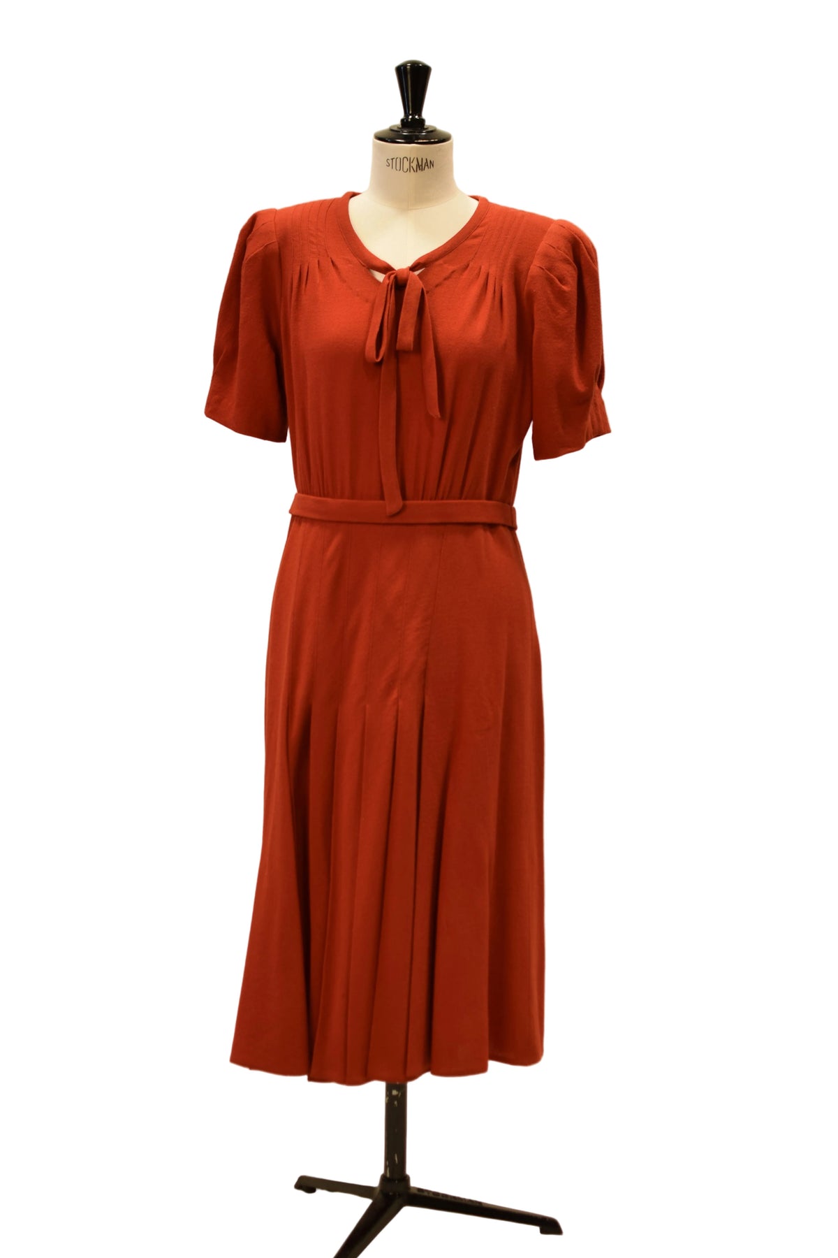 Red dress with puffed sleeves 1940s-1950s