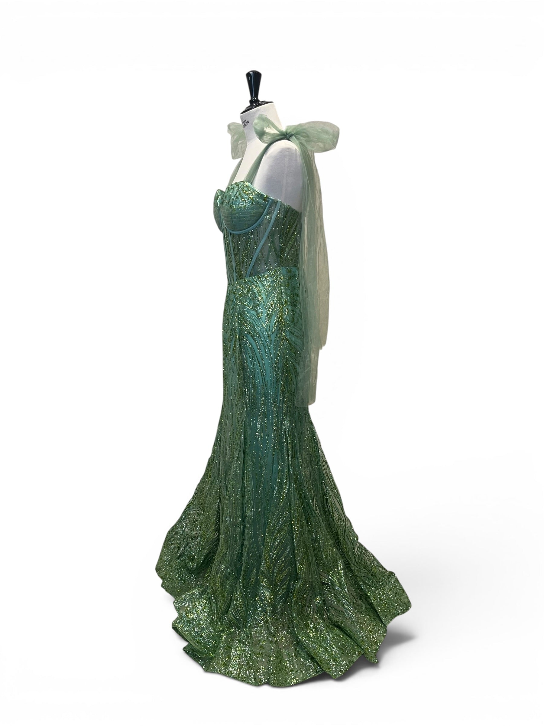 Fantasy dress with glimmer