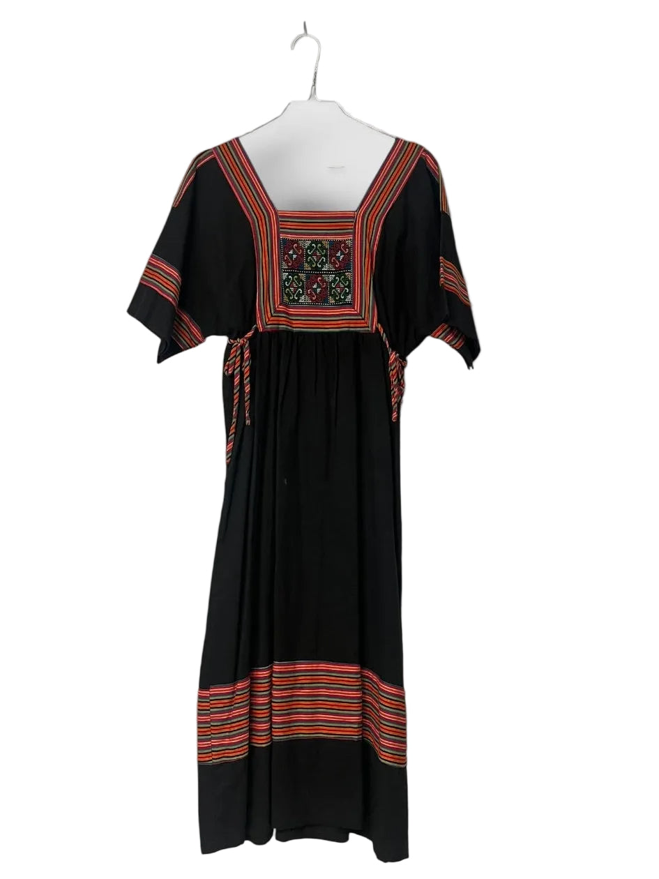 Short sleeved folk-fashion dress
