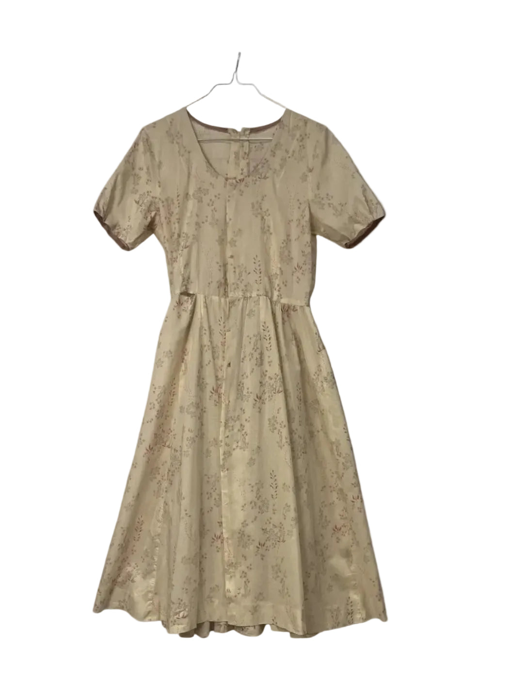 Short sleeved cotton dress featured in "Halvbroren"