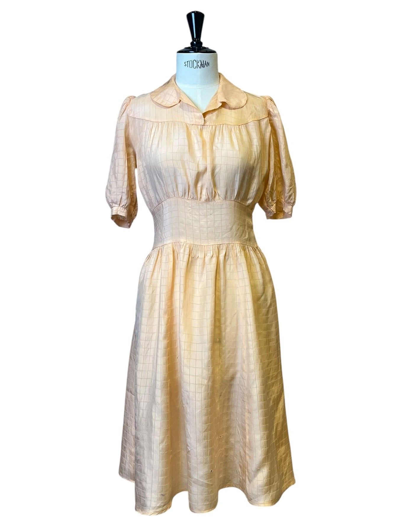 Short sleeved dress with puff sleeves
