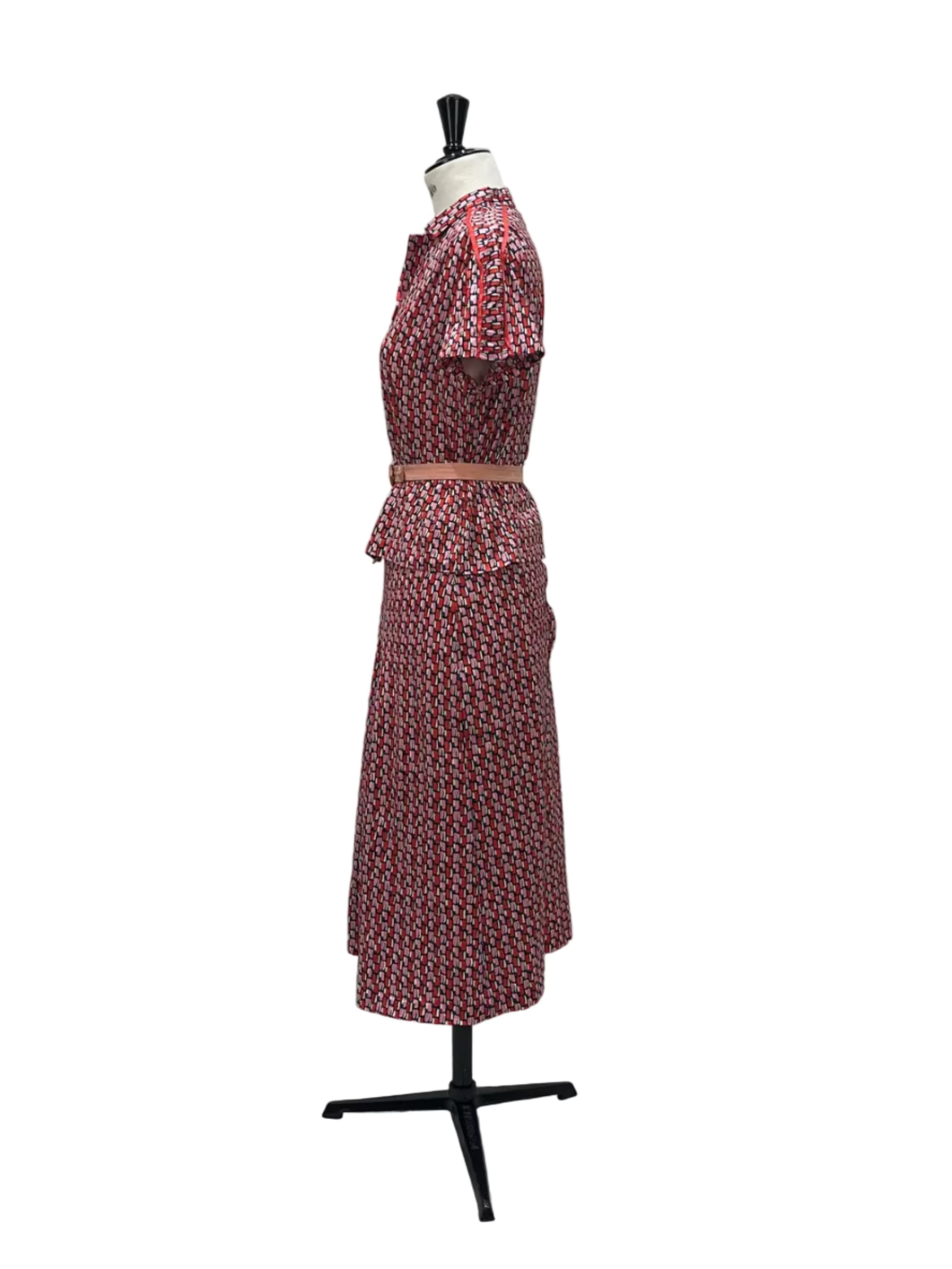 Geometric patterned two-piece Set with belt.